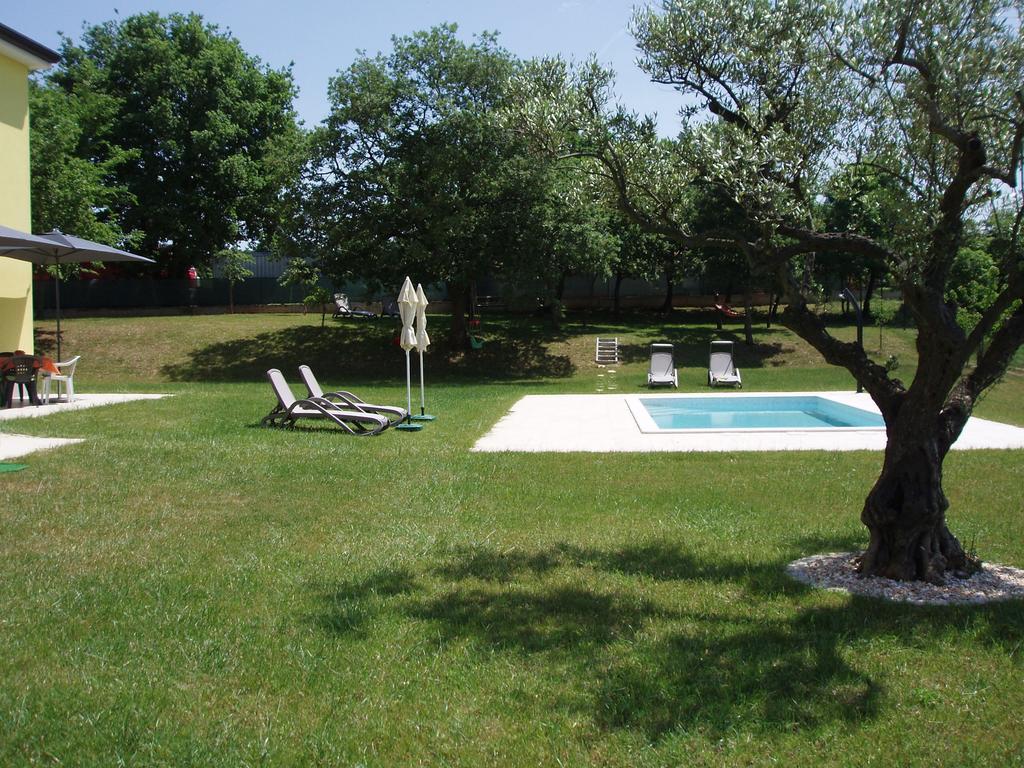 Villanova Apartments Πόρετς Δωμάτιο φωτογραφία