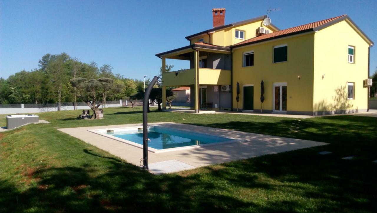 Villanova Apartments Πόρετς Εξωτερικό φωτογραφία